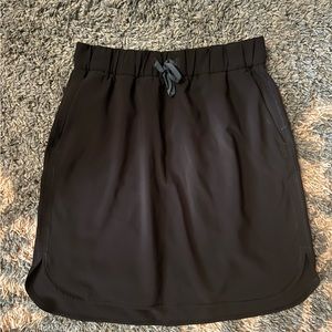 Black lululemon skirt size 8